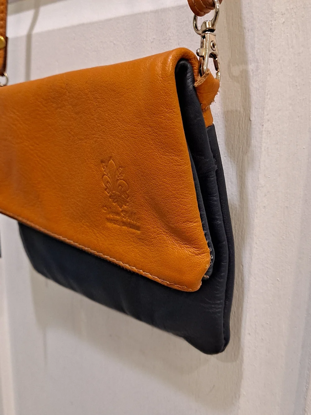 Vera Pelle compact foldover